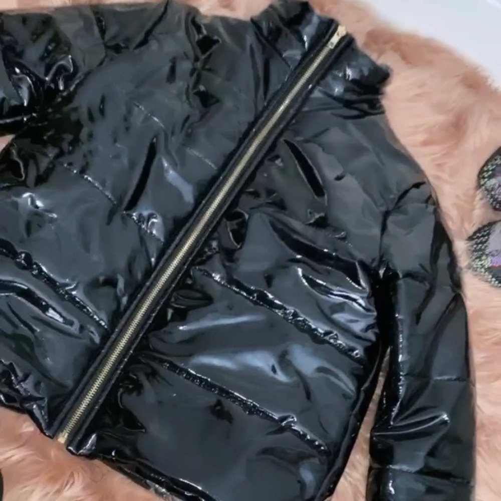 BLACK SHINY PUFFER COAT